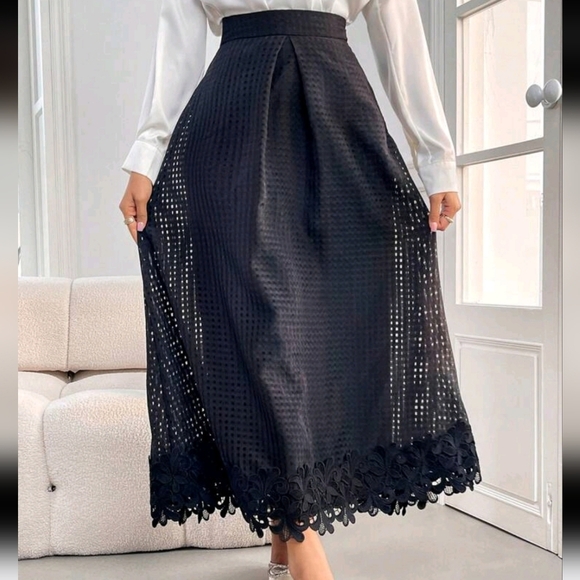 Women's Solid Color Applique Trimmed Hem Long Skirt